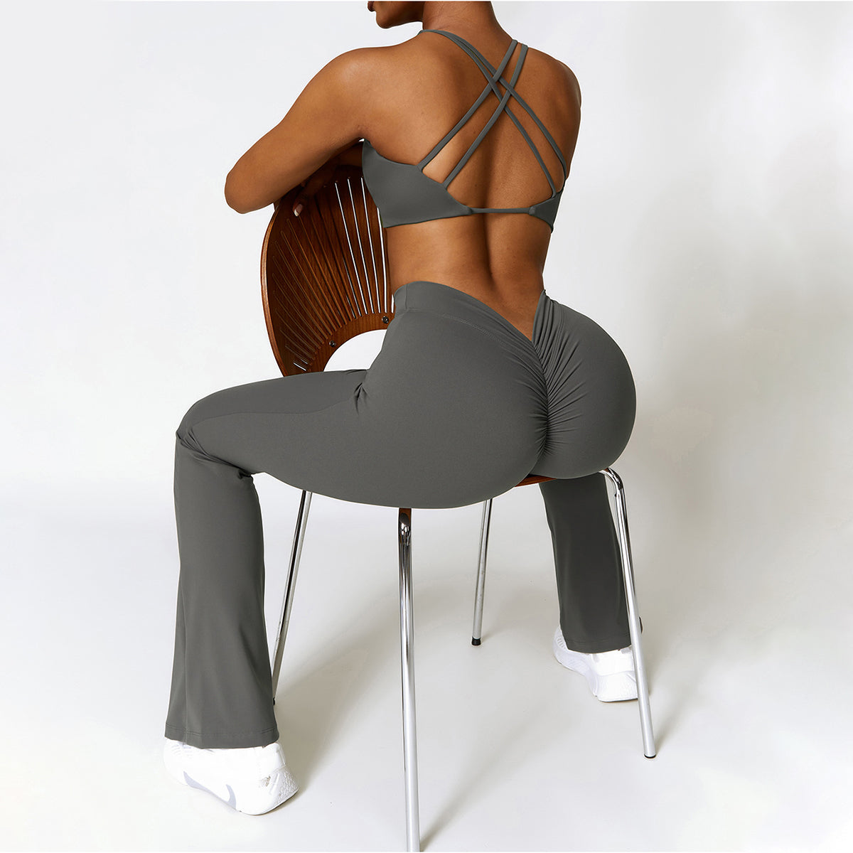 V-back Ruched Sport Flare Leggings - Miloslaw