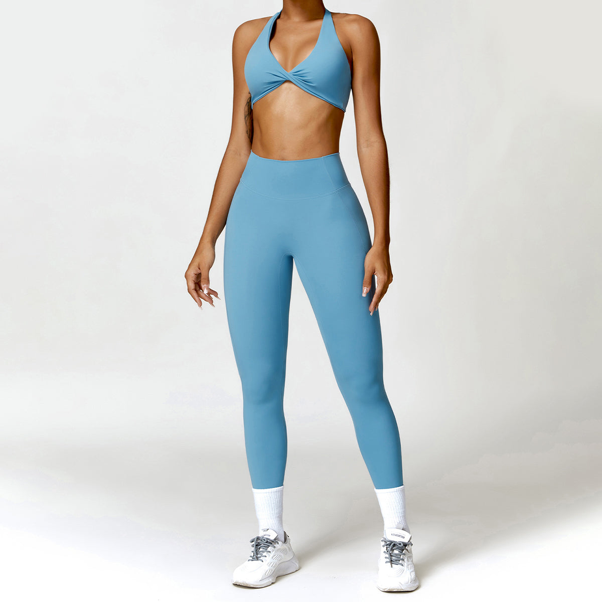 Twisted Halter Sports Bra - Leestma