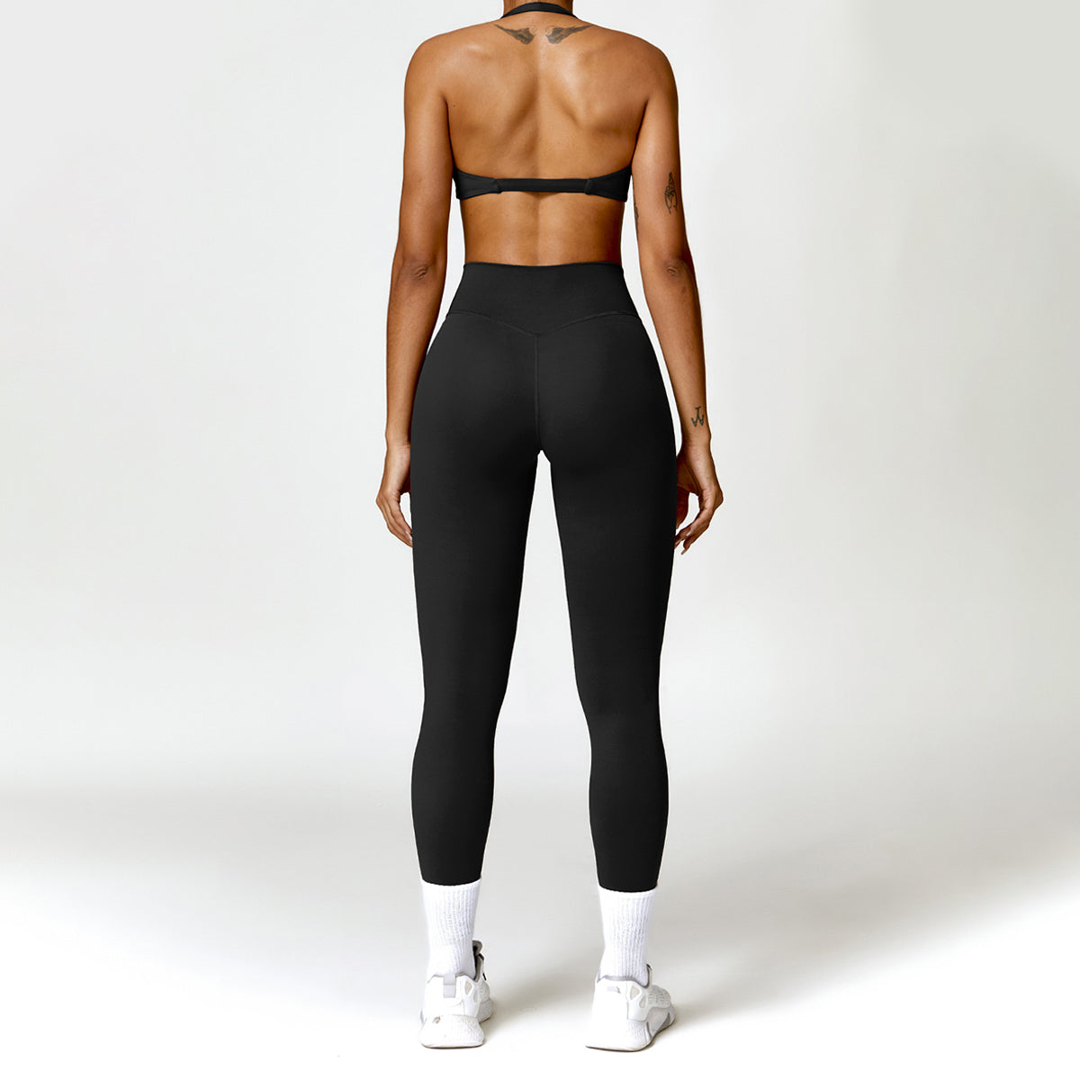 Twisted Halter Sports Bra - Leestma