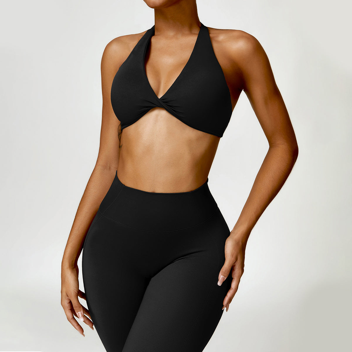 Twisted Halter Sports Bra - Leestma