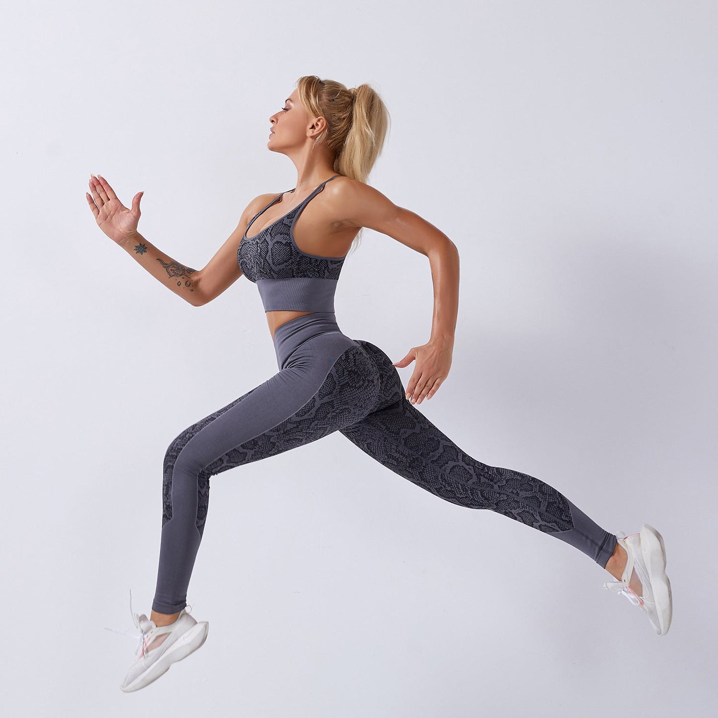 Seamless Gym Yoga Set Sports Bra & Leggings Snake Print for Women